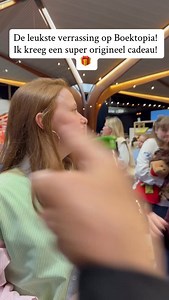 Hoe origineel is dat! Echt leuk om op mijn beurt verrast te worden! Ik had haar in Een dodelijke Biecht al als verrassing opgevoerd en een meisje met haar naam proberen te vermoorden, maar kijk ze heeft het overleefd! #copperslezenisverslavend #eendodekijkebiecht | Toni Coppers schrijver