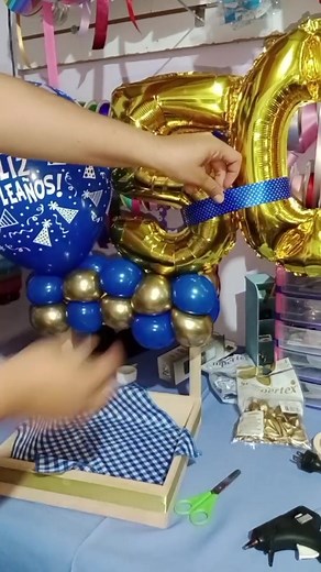 Decoración para hombre con globos azules y desayuno sorpresa | Ideas creativas