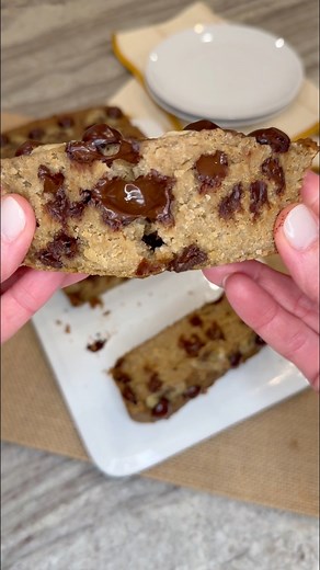 315K views · 1.9K reactions | 4-Ingredient Flourless Chocolate Chip Banana Bread!  One of the most popular recipes on my blog EVER! and for good reason 來 | The Bakermama | Facebook