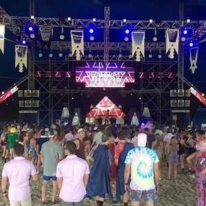 Opening our stage on day 3 at the awesome Beyond The Valley! Dena Amy drops a classic! | Bounce Audio