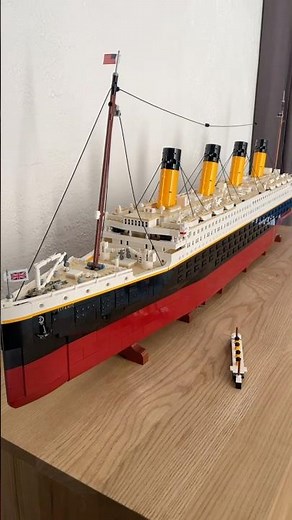 Giant LEGO Titanic comparison !
