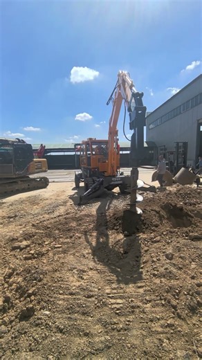 Wheel-type 180 spiral drilling rig, custom-made drilling rig, piling depth 3 meters,