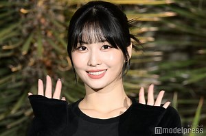 TWICEモモ、胸元穴開き大胆ドレス姿披露「完璧スタイル」「ビジュ爆発」と反響続々 - モデルプレス