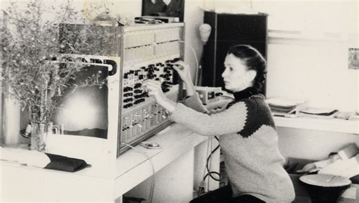 Éliane Radigue has died at 94; portraits - "the sound before sound" - CDM Create Digital Music