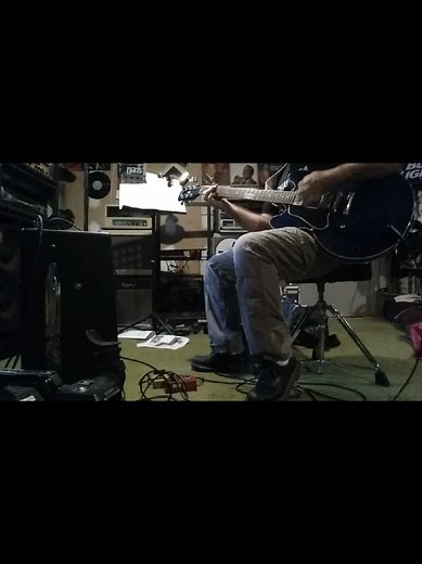 Gibson ES-335 Lefty Tone: MXR vs Llama Roja Fuzz