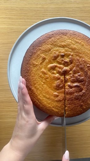 Flourless Orange & Almond Cake 🍯 Ingredients 2 oranges, washed 250g Australian honey 6 eggs 300g almond meal 1 tsp baking powder 1. Bring a large pot of water to the boil. Wash the oranges and cook in the boiling water for 2 hours. Drain, allow to cool to room temperature, then puree. This step can be done ahead of time. 2. Preheat the oven to 160 - 180. Grease and line a 22 cm spring form cake tin with baking paper. 3. Beat the eggs and honey until well combined. 4. Stir in the orange puree fo