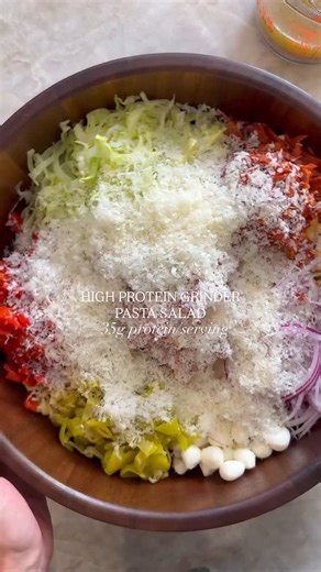 @kalejunkie HIGH PROTEIN GRINDER SALAD with ~35g protein/serving! I have been eating @eatbanza for many years now, as an easy way to get more protein in while still getting to enjoy traditional pasta vibes! It’s made from chickpeas and each serving contains 8g fiber and 20g protein. This salad is basically a grinder salad, but in pasta form and dare I say it’s life changing?!? You decide. #BanzaPartner⁣ ⁣ ⁣ Makes 6 servings⁣ Salad—⁣ 1 8oz box @eatbanza rotini pasta⁣ 1 1/2 cups iceberg lettuce⁣ 3