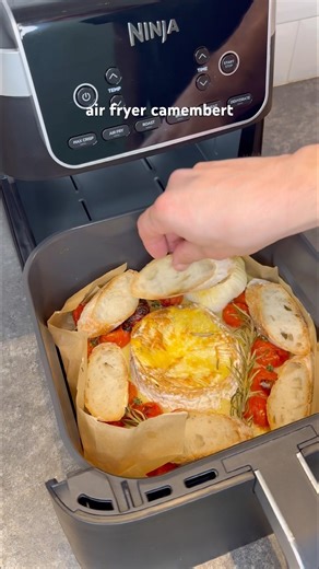 air fryer camembert 🤤 easy cheese appetizer #airfryer #camembert #shorts #airfryerrecipes