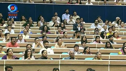 Celebrating brilliance in acting! Nithya Menen receives Best Actress in a Leading Role for "THIRUCHITRAMBALAM" at the 70th National Film Awards! Her powerful portrayal showcases her incredible talent. Ministry of Information & Broadcasting, Government of India NFDC India Ashwini Vaishnaw Press Information Bureau - PIB, Government of India Dr.L.Murugan Films Division India #NationalFilmAwards2024 #NFAWithDD #NFA | Doordarshan National (DD1)