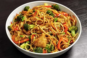 1.1K views · 8.1K reactions | A versatile Chicken Stir Fry with Noodles recipe that's easy to make at home! | Spice Eats | Facebook