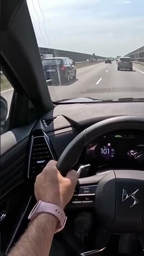 DS 7 E-Tense 4x4 1.6 PureTech 300HP Acceleration