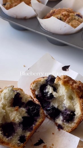 The best ever blueberry muffin recipe I’ve tried🤩 They taste exactly like the bakery style muffins🫐😆 . . Recipe: Jordan Marsh’s blueberry muffins on NYT Cooking Inspiration and streusel recipe by @grace kim . #blueberrymuffins #blueberrybaking #homebaking #muffins #홈베이킹 #블루베리머핀 #머핀 #블루베리