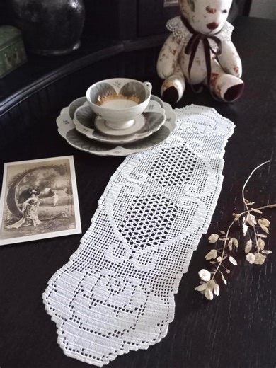 Vintage Crochet Table Runner 1950s, Ivory Filet Crochet Rose, Narrow Shelf & Mantel Linen - Etsy