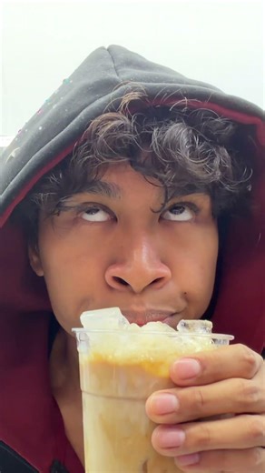 What other convenience store hacks should I try? 🤔 #southkoreatravel #southkoreaconveniencestore #co