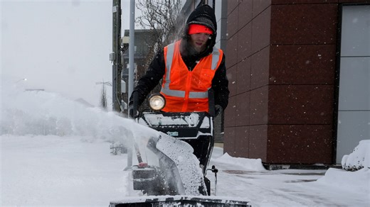 How do Indiana schools decide if they're closing for a snow day?