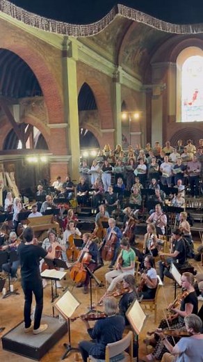The Monteverdi Choir will kick off our Beethoven cycle with the Mass in C Major 🌟 Here's a clip of our rehearsal today, with a star-studded lineup of soloists: Lucy Crowe (soprano), Alice Coote (mezzo soprano), Allan Clayton (tenor) and William Thomas (bass) 🎵Beethoven Symphony No. 1 / Mass in C Major 📍St Martin-in-the-Fields, London 📅 13 May 2024 🎟️Monteverdi.co.uk/Beethoven-symphonies | Monteverdi Choir & Orchestras