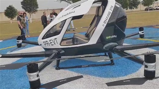 Primeiro voo experimental de 'carro voador' no Brasil é realizado em Quadra, SP