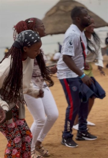 We are now live on stage💃🕺🪩 #cocobeachclubebb #foryoupage #fyp #beachlife #dance