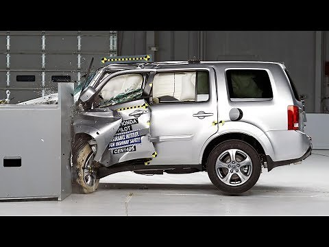 2014 Honda Pilot driver-side small overlap IIHS crash test