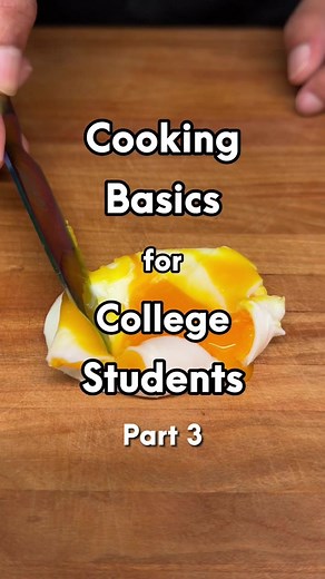 Cooking Basics for College Students Part 3: Poached Eggs @Bloom Nutrition #collegechefron #bloompartner