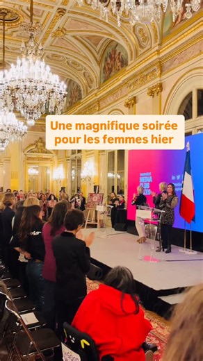 Chaud Dedans Podcast on Instagram: "TRIOMPHE pour LIO à la soirée @MediaClubElles hier à l’Assemblée nationale, pour récompenser les femmes qui se sont distinguées dans les médias cette année. 💛💛💛 Également primées : Léna Mafouf, Miel Abitbol, Karine Dusfour, le média Begum Tv.. bravo 👏👏👏👏"