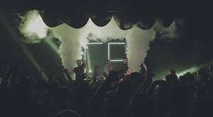 OH EMILY... doin it live with James Delaney in LA, i wonder if she was watching 🎤 🙌 | Two Friends