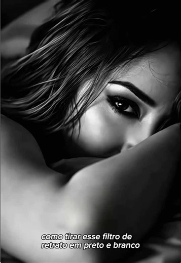 Efeito retrato Hypic: close-up preto e branco sombrio