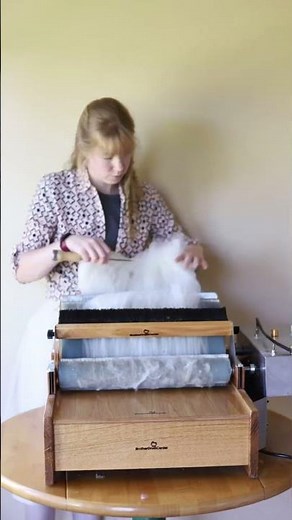 Drum carding a wool batt