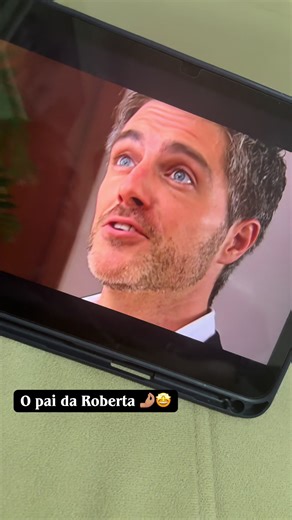 Assistir depois dos 30 é acha o pai da Roberta um dos mais lindos 🤩🤌🏽#netflix #rebelde #robertapardo #netflixbrasil #rbdmexico