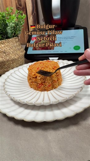 Selam canlar❤️Hallo meine Lieben❤️ 🇩🇪 dieses Gemüsebulgur ist einfach so, so lecker – wirklich! Den müsst ihr unbedingt ausprobieren. Und das Beste: Er ist ruckzuck zubereitet. Es ist ein Cookidoo® Rezept: Gemüse-Bulgur-Pilaw 🇹🇷 bu sebzeli bulgur pilavı inanılmaz lezzetli – mutlaka denemelisiniz! Üstelik yapımı da çok pratik ve hızlı. Cookidoo® tarifinin adı: Sebzeli Bulgur Pilavı
