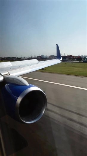 2.3K views · 38 reactions | United Airlines Boeing 757-200 touches...