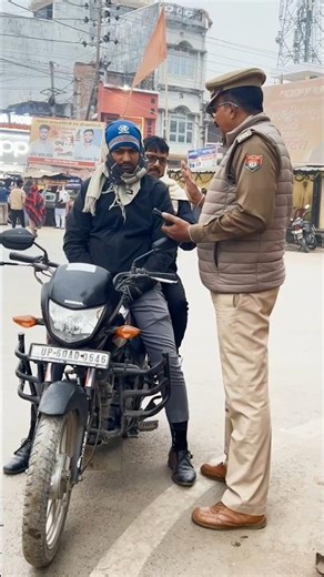 वाहन बीमा और ड्राइविंग लाइसेंस का महत्व जानें।। #trafficawarenes #insurance #drivinglicence #shorts