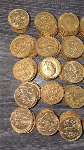 Gold Sovereign Coin Stack – A Collector’s Dream