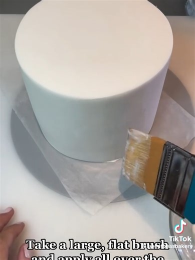 How to Apply Lustre Dust on Cakes: A Step-by-Step Guide