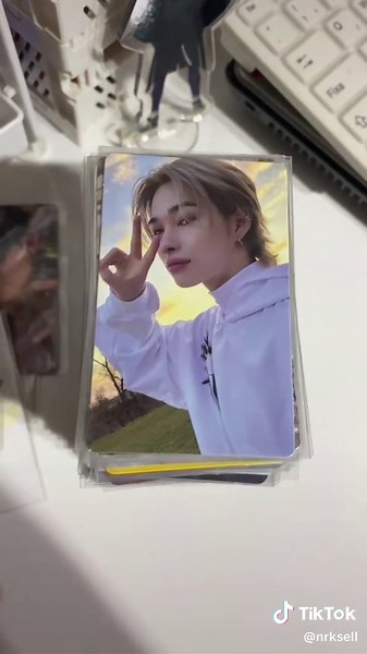 Engaging NIKI Photocard Unboxing from ENHYPEN Collection