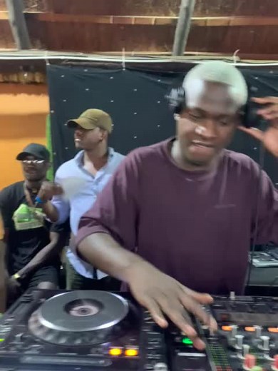 Velho dançando - DJ Cuca Mix Official Show da Virada
