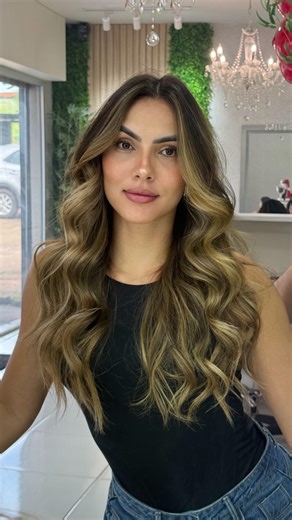 Especialista em Loiros e Iluminados 🏆🏅Senador Canedo on Instagram: "Ser bonita é uma escolha diária. É olhar no espelho e decidir cuidar de si, buscar a sua melhor versão, respeitando quem você é hoje e quem deseja se tornar. Beleza não é perfeição, é autoestima, é presença, é amor-próprio em cada detalhe. Quando você cuida do seu cabelo, você cuida da sua identidade, da sua confiança e da sua força. Um cabelo bem tratado transforma o visual, mas principalmente transforma a forma como você se