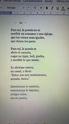 Poema Nº12: Expresión de Amor y Versos Cortos en Español