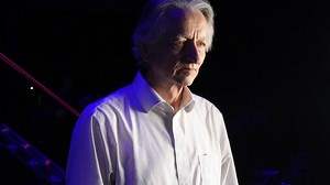 'Godfather of AI' warns 'alien superintelligence' could replace humans - and no one knows how to make it safe | LBC