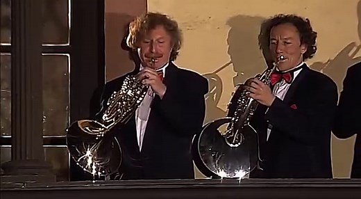 Swinging Bach was an open-air late-night event that took place on July 28 2000 in the wonderful atmosphere of the Leipzig marketplace in Germany with international guests from the spheres of classical, jazz, and rock music who interpreted Bach in their very own individual ways. Watch the full event: https://bit.ly/Swinging-Bach Subscribe to EuroArts: https://goo.gl/jrui3M German Brass are: Matthias Höfs Uwe Köller Werner Heckmann Christoph Baerwind Alexander Erbrich Crawford Fritz Winter Uwe Füs