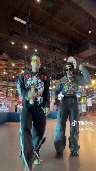 Shake It: Latest Dance Trends and Choreography