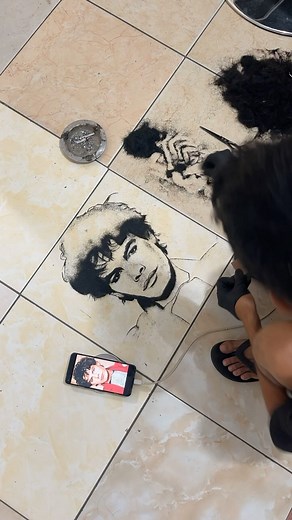 5.2M views · 239K reactions | @mariangold_official beautiful voice rang in my ears and that’s why I had to draw her殺 #barber #seni #motivasi #musicvideo #loveyou #arts #artlover #loveyourself #musicproducer #musician @alphaville.music @grupoalphaville | Barbar Art studio | Facebook