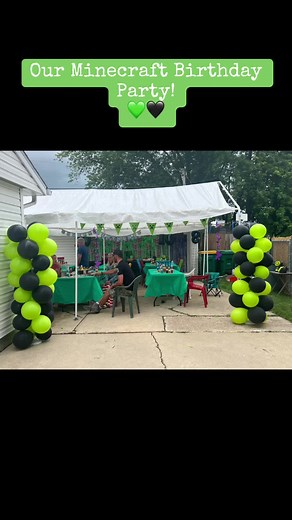 Our girls Minecraft birthday party! I had so much fun planning this one! 💚🖤 #minecraft #minecraftparty #minecrafttheme #party #birthday #birthdayparty #birthdaypartyideas #birthdaypartytheme #birthdaypartydecoration #birthdaygirl #bouncehouse #summer #fun