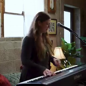 Roland FP-E50は1,000種類以上の内蔵音色とスピーカーを備え、マイク接続も可能な持ち運びできる1台です。 | Roland | ローランド