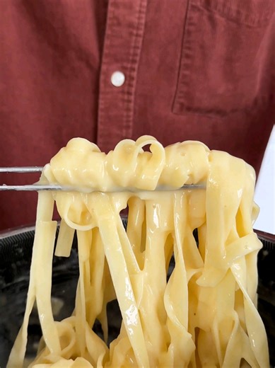 This is Fettuccine Alfredo but the Italian way 🇮🇹 There is no cream, no garlic and no chicken, just 3 ingredients - @granapadanopdo cheese, good quality butter and fresh pasta. To make it a little bit special I’ve also paired mine with a nice glass of @proseccodoc_uk. AD - @cheersandcheese.uk Fettuccine Alfredo was invented in Rome in 1914 in by Alfredo di Lelio for his wife, before being added to the menu at his restaurant Alfredo alla Scrofa. The butter and cheese are folded into the pasta a