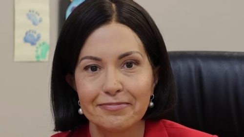 Deputy premier returns to parliament after cancer battle