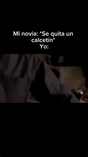 Memes Pella on Instagram: "Los delfines han habitado los océanos durante más de 10 millones de años y hoy se conocen alrededor de 90 especies distintas. Biológicamente son sorprendentes: poseen un cerebro muy desarrollado, con un neocórtex y un hipocampo grandes, lo que les permite tener memoria, emociones y conductas complejas. Su piel es lisa y flexible, lo que reduce la fricción en el agua, y su respiración está adaptada a inmersiones profundas gracias a un sistema eficiente de oxígeno. Los d