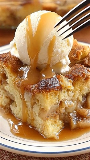 BREAD PUDDING INGREDIENTS 4 cups day-old bread, cubed 2 cups whole milk 3 large eggs 3/4 cup granulated sugar 2 tablespoons unsalted butter, melted 1 teaspoon vanilla extract Recipe in First Coʍmеոτ 💬👇 | My Heavenly Recipes