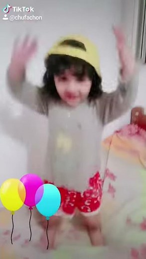 Girl Jumping on the bed - Tik Tok