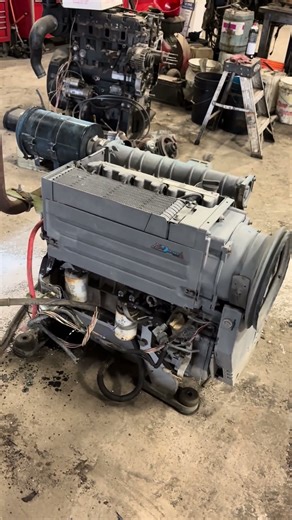 DEUTZ F4L1011F ENGINE